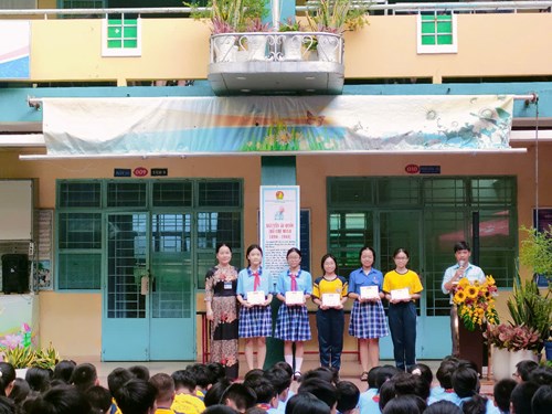 Khen thưởng các Sản phẩm Đã đạt thành tích cao trong “Ngày hội STEM lần 2” - Chủ đề “Đổi mới sáng tạo vì một tương lai tốt đẹp hơn” Năm học 2024 - 2025 và “Sáng kiến bảo đảm trật tự trường học về phòng chống bạo lực học đường và phòng ngừa lao động trẻ em trái pháp luật” lần II năm 2025