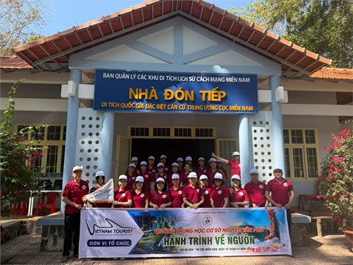 Chi bộ Trường THCS Nguyễn Văn Phú tổ chức hành trình về nguồn tại Khu di tích căn cứ Trung ương Cục Miền Nam – tỉnh Tây Ninh.