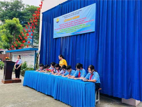 Hình ảnh Lễ hưởng ứng “Tháng cao điểm an toàn giao thông cho học sinh đến trường - Tháng 9” năm học 2025-2026