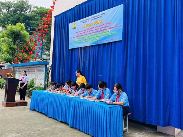 Hình ảnh Lễ hưởng ứng “Tháng cao điểm an toàn giao thông cho học sinh đến trường - Tháng 9” năm học 2025-2026