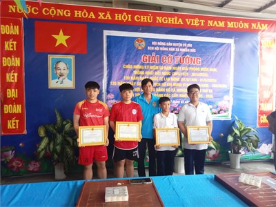 Ngày 02/3/2025, UBND xã Nhuận Đức tổ chức giải cờ tướng cấp xã năm 2025. Học sinh Trường THCS Nhuận Đức đã tham gia và đạt được các giải sau:
1. Em Phạm Nguyễn Ngự Lâm - Lớp 9/3 và em Phạm Nguyễn Ngự Bình - Lớp 9/2 cùng đạt giải Ba.
2. Em Võ Nguyễn Gia Hưng - Lớp 6/3 - đạt giải Nhì
3. Đặc biệt em Hà Hải Lâm Sơn - Lớp 8/1 - đạt giải Nhất
Chúc mùng các em