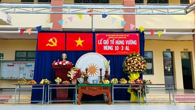 Sáng ngày 03/4/2025 (thứ Năm), Trường THCS Nhuận Đức tổ chức Lễ Giỗ tổ Hùng Vương (mùng 10/03 âm lịch) nhằm ôn lại truyền thống hào hùng của ông cha trong cuộc chiến dựng nước và giữ nước.