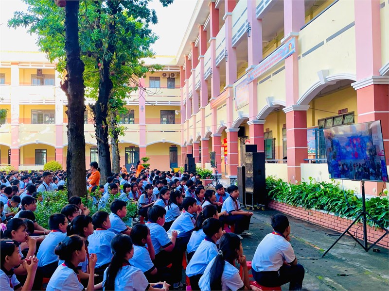 Chiến dịch  Không một mình - cùng nhau an toàn trực tuyến  nâng cao nhận thức về các nguy cơ lừa đảo, bắt cóc qua không gian mạng nhắm vào trẻ em, học sinh và thanh thiếu niên