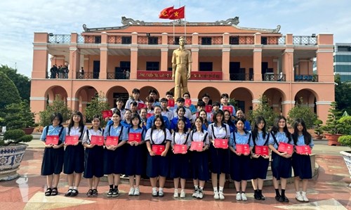 Lễ kết nạp Đoàn viên năm học 2024 - 2025