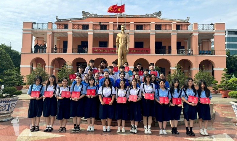 Lễ kết nạp Đoàn viên năm học 2024 - 2025