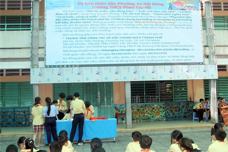 Liên đội Trường Trung học cơ sở Phan Tây Hồ hướng về đồng bào bị ảnh hưởng bởi bão, lũ năm 2025 thông qua đợt hoạt động “Bầu ơi thương lấy bí cùng”.