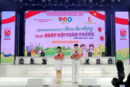 Liên đội trường THCS Phan Tây Hồ tham dự  Liên hoan văn nghệ Sử ca học đường .