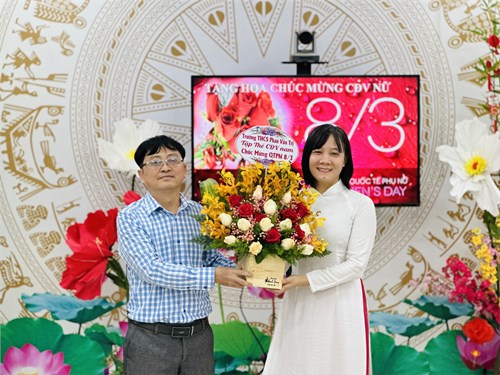 Công đoàn trường Trung học cơ sở Phan Văn Trị tổ chức Câu lạc bộ công đoàn tháng 3.