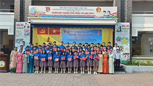 Chi Đoàn trường THCS Phan Văn Trị tổ chức Lễ kết nạp Đoàn viên mới năm học 2024 - 2025