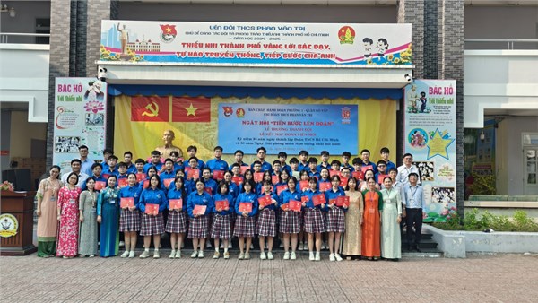 Chi Đoàn trường THCS Phan Văn Trị tổ chức Lễ kết nạp Đoàn viên mới năm học 2024 - 2025
