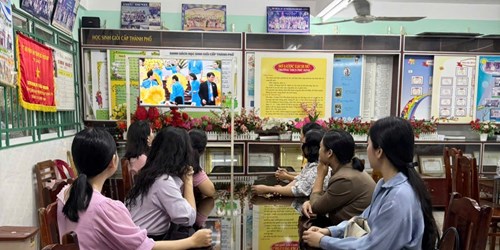 Công đoàn Trường THCS Phú Định theo dõi Phiên trọng thể Đại Hội Công Đoàn TP Hồ Chí Minh lần thứ I Nhiệm kì 2025-2030