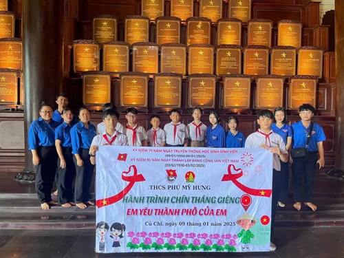 KỶ NIỆM 75 NĂM NGÀY TRUYỀN THỐNG HỌC SINH, SINH VIÊN (09/1/1950-09/1/2025). Chi đoàn cùng Liên đội tổ chức  HÀNH TRÌNH CHÍN THÁNG GIÊNG  -  EM YÊU THÀNH PHỐ CỦA EM  và về nguồn tại Khu truyền thống cách mạng Sài Gòn - Chợ Lớn - Gia Định.