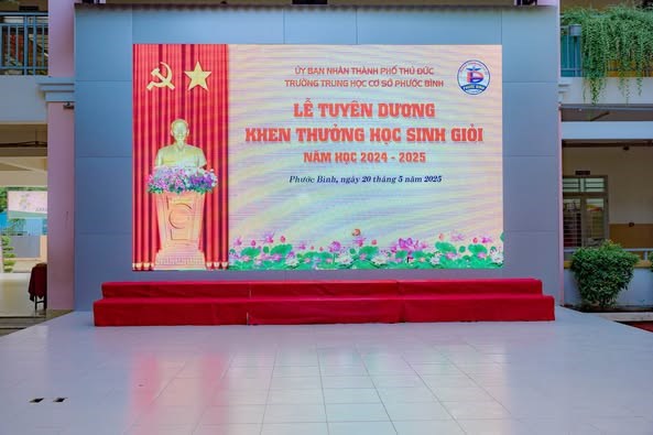 <a href="/tin-tuc-su-kien/le-tuyen-duong-khen-thuong-hoc-sinh-gioi-nam-hoc-2024-2025/ct/12370/709116">Lễ tuyên dương khen thưởng học sinh giỏi năm học<span class=bacham>...</span></a>