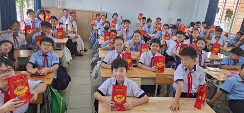 Tết Trung thu dễ thương tại trường THCS Phước Bình