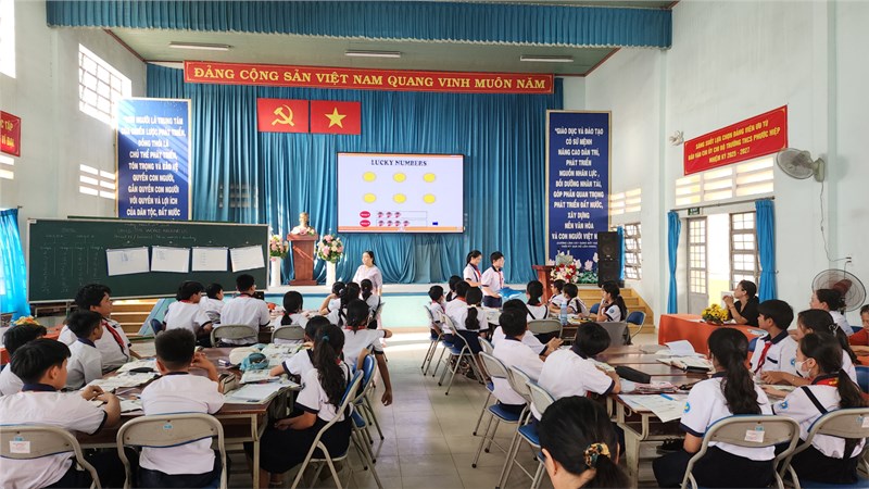 Thao giảng chuyên đề cấp trường môn tiếng anh 6