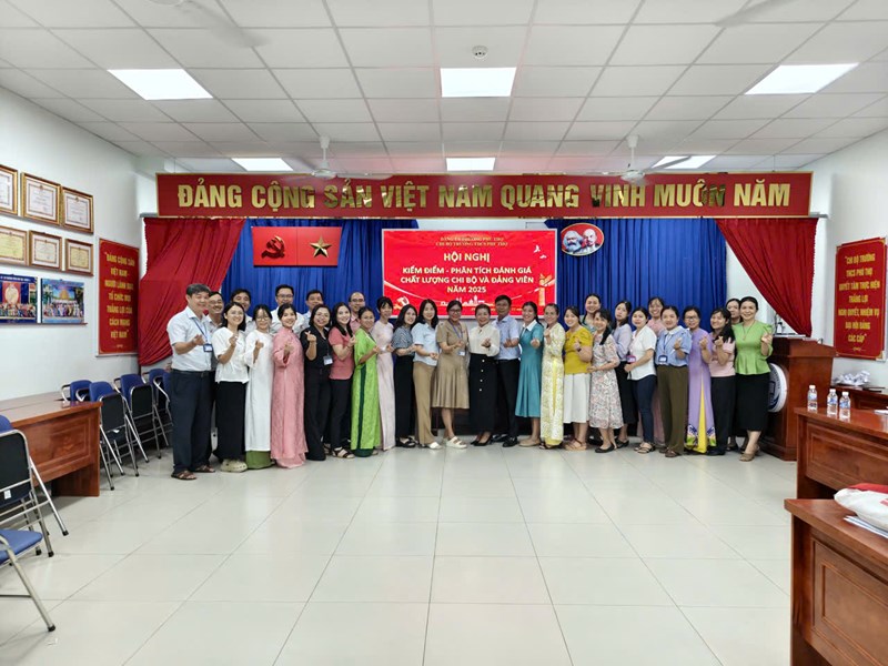 Chi bộ trường thcs phú thọ tổ chức kiểm điễm - phân tích chất lượng chi bộ và đảng viên năm 2025