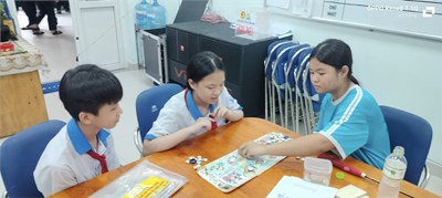 Trường THCS Phú Thọ đã tổ chức các trò chơi dân gian năm 2025 cho học sinh vào giờ ra chơi