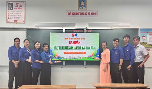 Chi đoàn trường thcs phú thọ sôi nổi thực hiện “ngày chủ nhật xanh” lần thứ 164 – năm 2025