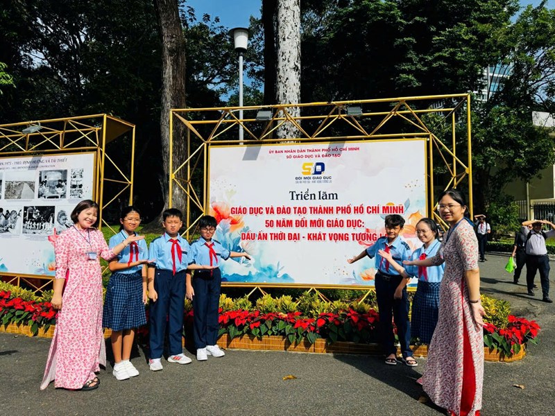 Thầy và trò trường THCS Quang Trung tham gia triển lãm giáo dục và đào tạo thành phố Hồ Chí Minh 50 năm đổi mới giáo dục: Dấu ấn thời đại - Khát vọng tương lai