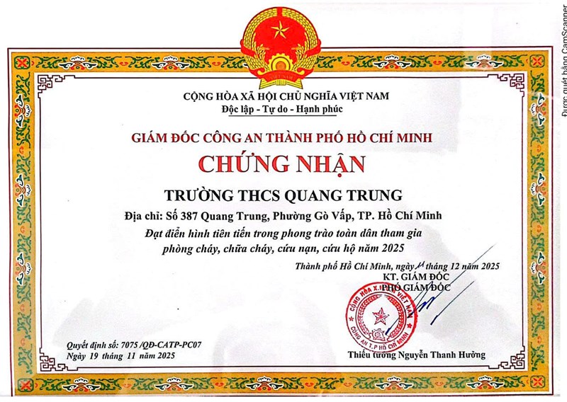 Giám đốc Công an Thành phố Hồ Chí Minh Chứng nhận Trường THCS Quang Trung đạt điển hình tiên tiến trong phong trào toàn dân tham gia phòng cháy, chữa cháy, cứu nạn, cứu hộ năm 2025