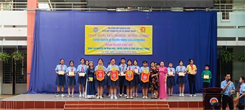 Sáng thứ 2 ngày 10/02/2025, Trường THCS Quang Trung tổ chức sinh hoạt các nội dung sau:
- Chủ đề hoạt động trải nghiệm - hướng nghiệp   Tuyên truyền về truyền thống của địa phương .
- Sinh hoạt Đội chủ đề  Đồng chí Nguyễn Thị Minh Khai - Người chiến sĩ cộng sản kiên cường .
- Kể chuyện về học tập và làm theo tư tưởng, đạo đức, phong cách Hồ Chí Minh