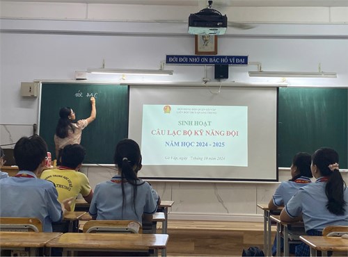 Hoạt động sinh hoạt CLB Chỉ huy Đội, kỹ năng Đội hiện có hơn 20 thành viên, sinh hoạt vào chiều thứ Năm từ hàng tuần, từ 17 giờ 15 đến 18 giờ với các nội dung: kỹ năng sơ cấp cứu, kỹ năng truyền tin (Morse, Semaphore), ước đạc, nghi lễ Đội,....