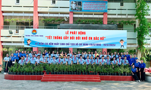 Thứ 2 ngày 19/5/2025, Trường THCS Quang Trung tổ chức Lễ phát động  Tết trồng cây đời đời nhớ ơn Bác Hồ . Tham gia hoạt động trồng cây gồm đại diện học sinh của các lớp và các giáo viên trong chi đoàn nhà trường và các đoàn viên khối lớp 9.