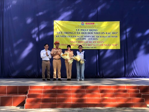 Sáng thứ 2 ngày 19/5/2025, Trường THCS Quang Trung phối hợp với Đội CSGT-Công an TP.HCM và Honda Ngọc Vũ 2 tổ chức Ngày hội lái xe an toàn - An toàn giao thông cho nụ cười ngày mai