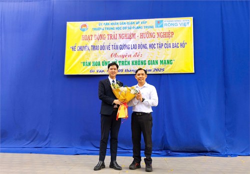 Sáng thứ 2 ngày 05/5/2025, Trường THCS Quang Trung tổ chức sinh hoạt các nội dung sau:
- Hoạt động trải nghiệm - hướng nghiệp với chủ đề  Kể chuyện, trao đổi về tấm gương lao động, học tập của Bác Hồ .
- Phối hợp với Trung tâm Kỹ năng sống Rồng Việt tổ chức chuyên đề  Văn hóa ứng xử trên không  gian mạng .
- Khen thưởng giáo viên xuất sắc đạt thành tích cao Giải Bắn súng do Trung tâm văn hóa - thể thao quận Gò Vấp tổ chức.