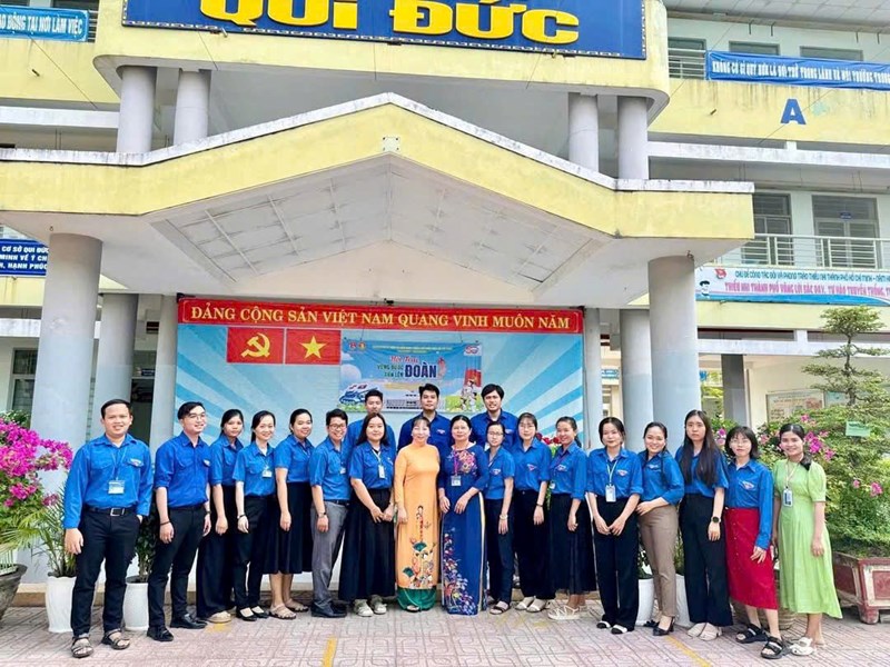 <a href="/chi-doan-giao-vien/vung-buoc-tien-len-doan/ctfull/43328/699653">Vững Bước Tiến Lên Đoàn</a>