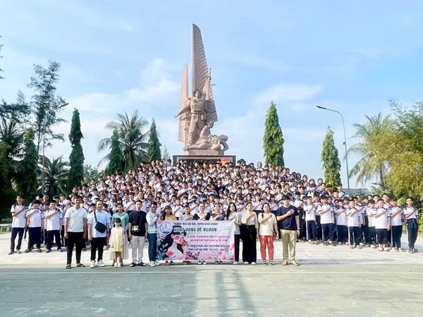 Hành trình về địa chỉ đỏ