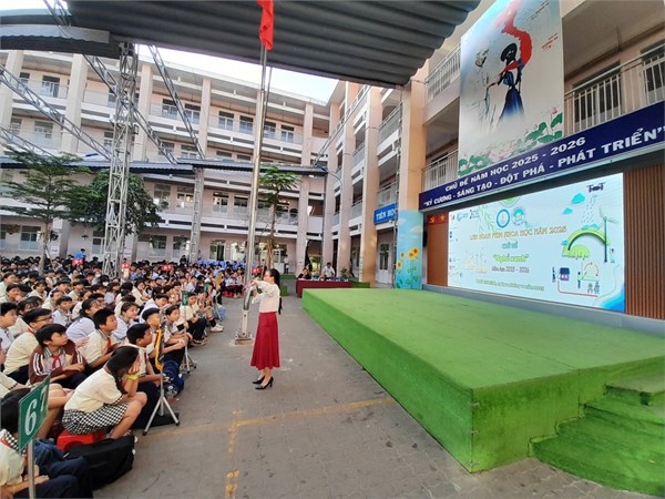 Sinh Hoạt Chào Cờ Tuần 12 - Liên Hoan Phim Khoa Học Năm 2025 - Chủ Đề  Nghề Xanh 