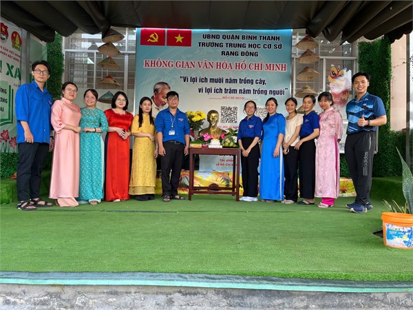 Chi Đoàn Trường THCS Rạng Đông Thắp Hương Tưởng Nhớ Chủ Tịch Hồ Chí Minh - Công Trình Không Gian Văn Hóa Hồ Chí Minh - Kỷ Niệm 50 Năm Ngày Giải Phóng Miền Nam - Thống Nhất Đất Nước (30/04/1975 - 30/04/2025)