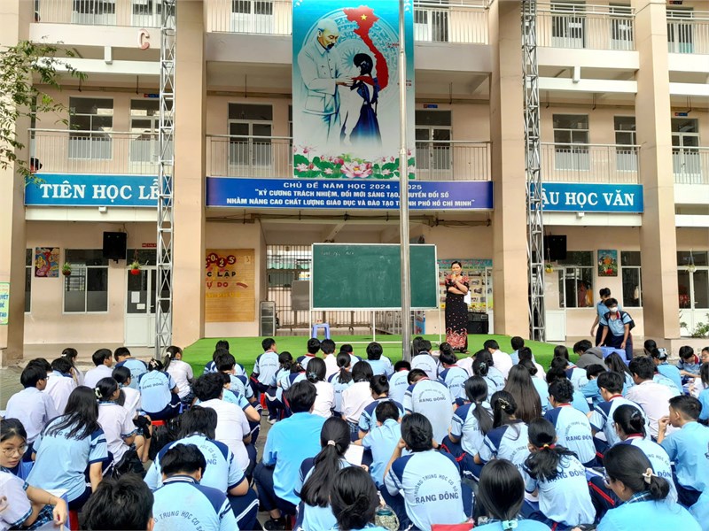 Trường THCS Rạng Đông Tổ Chức Chuyên Đề Ôn Tập Thi Tuyển Sinh - Môn Toán Cho Học Sinh Khối 9