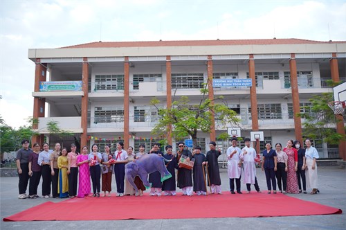 📚 ** Sinh hoạt Chuyên đề khối 8 
“Văn học dân gian - Cội nguồn sáng tạo và Giáo dục nhân cách Việt**