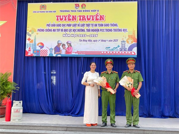 Tuyên truyền phổ biến giáo dục pháp luật về trật tự an toàn giao thông, phòng chống ma túy và bạo lực học đường, trải nghiệm phòng cháy chữa cháy trong trường học