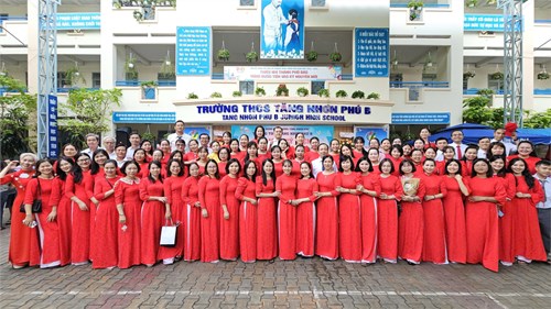 Một số hình ảnh về Lễ kỷ niệm 43 năm Ngày Nhà giáo Việt Nam (20/11/1982 - 20/11/2025) được tổ chức tại Trường THCS Tăng Nhơn Phú B