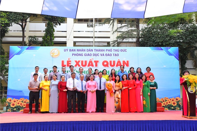 Một số hình ảnh về buổi Lễ xuất quân đội tuyển học sinh giỏi 9 dự thi HSG cấp TP.Hồ Chí Minh