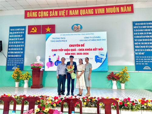 Một số hình ảnh về chuyên đề  Giao tiếp hiệu quả - Chìa khóa kết nối  và buổi chia tay Thầy Bùi Quang Đức (giáo viên bộ môn Toán) nghỉ hưu