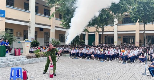 Tuyên truyền công tác phòng cháy chữa cháy cứu hộ cứu nạn và tuyên dương học sinh đạt kết quả cao Giải Thể thao học sinh huyện Củ Chi năm học 2024 - 2025