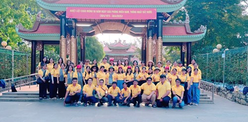 Hoạt động  Về nguồn  của Chi bộ Trường THCS Tân Phú Trung năm 2025