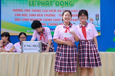 Trường thcs tân sơn tổ chức quyên góp ủng hộ đồng bào lũ lụt và nhân dân cuba năm 2025-2026