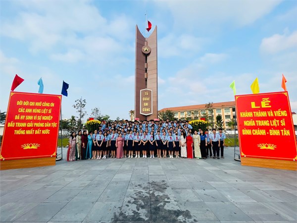 Chi Đoàn Trường THCS Tân Tạo viếng nghĩa trang liệt sĩ Bình Chánh – Bình Tân.