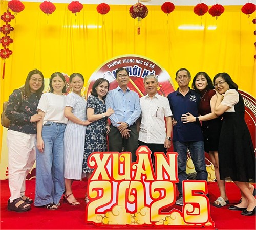 Trường THCS Tân Thới Hòa chăm lo người già, diện chính sách tại địa phương Tân Thới Hoà thân yêu.