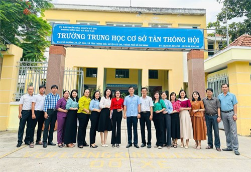 Lãnh đạo Xã Củ Chi thăm trường