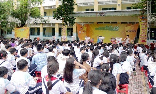 Định hướng nghề nghiệp cho học sinh năm 2025 với chủ đề  Cùng bạn chọn nghề cho tương lai 