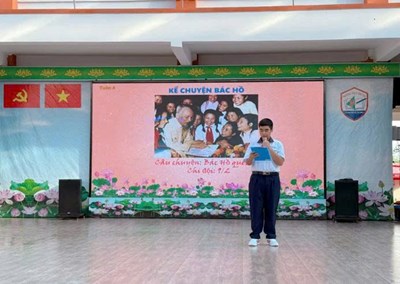 Kể truyện Bác Hồ -Câu chuyện: Bác Hồ quét sân