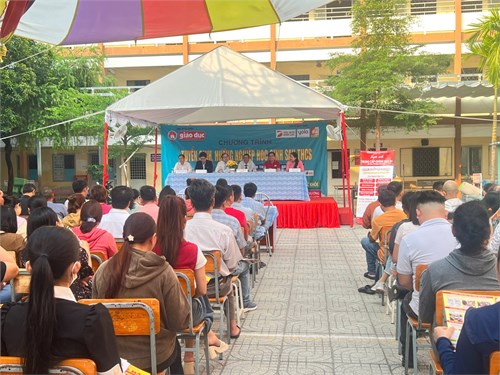 Ngày 16/3/2025, Tại Sân Trường THCS Tân Xuân, diễn ra hoạt động chương trình tuyển sinh, hướng nghiệp học sinh sau THCS do Sở Giáo dục và Đào tạo và các đơn vị đồng hành tổ chức