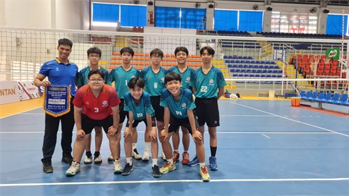 Chúc mừng Đội tuyển bóng chuyền nam huyện Hóc Môn trong đó có 8 em học sinh trường THCS Tân Xuân đạt giải 3 cấp Thành phố