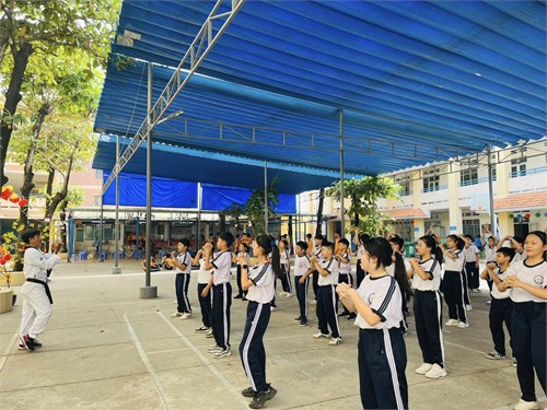 Chương trình “cùng em vững bước”🌻
trang bị kỹ năng tự bảo vệ thông tiết năng khiếu học võ